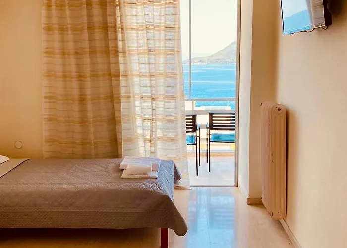 アパートホテル Alexiou